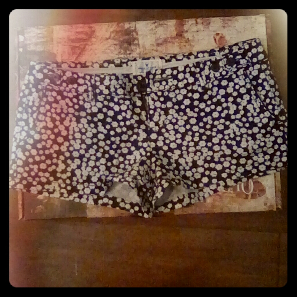 Women's American Eagle Floral Short Shorts